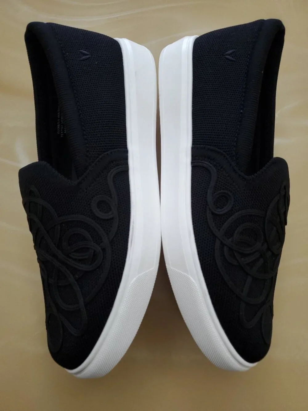 VIVAIA V-Tune Classic Slip-On Embroidered Sneakers Size 8 (39)